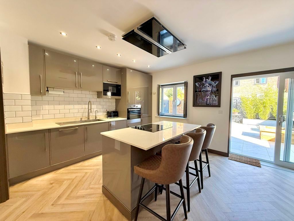 Property photo 2 of 31 Kitchen/Diner