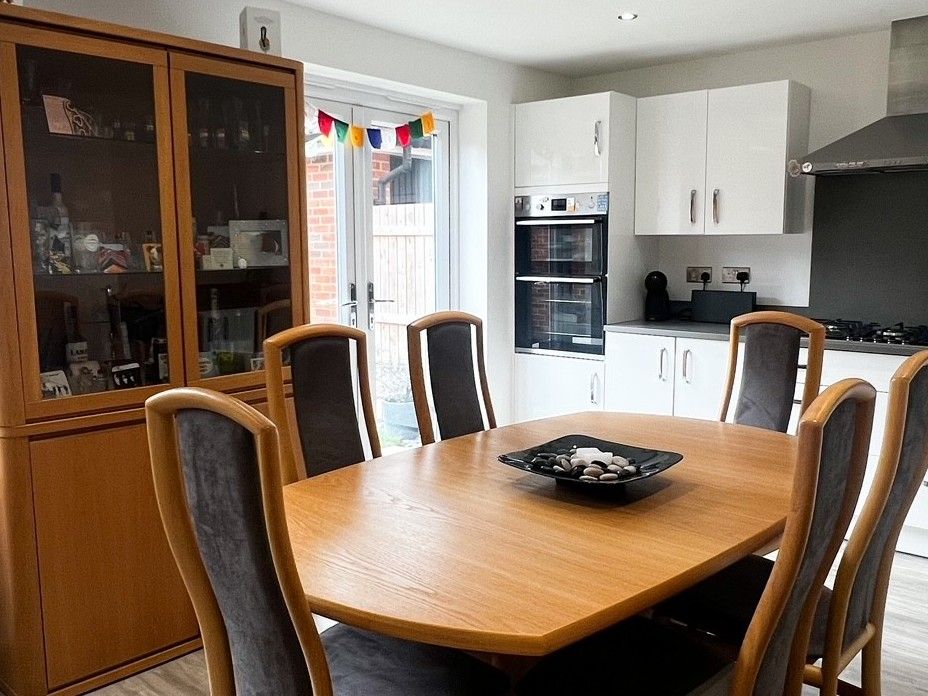 Property photo 3 of 11 Kitchen