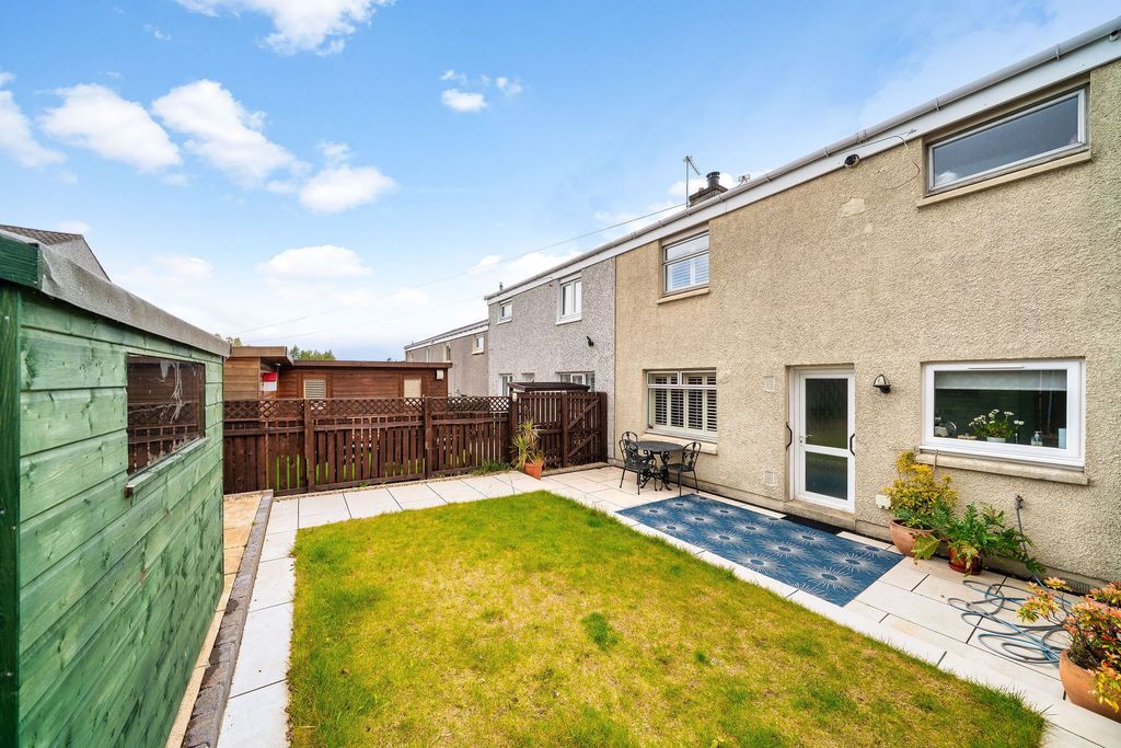 Property photo 2 of 40 Rear Garden