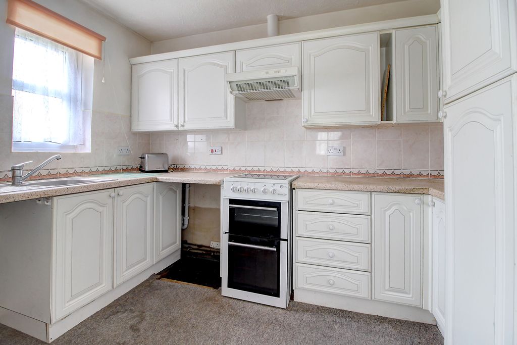Property photo 3 of 13 Kitchen