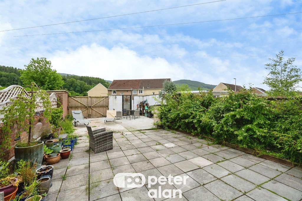 Property photo 3 of 20