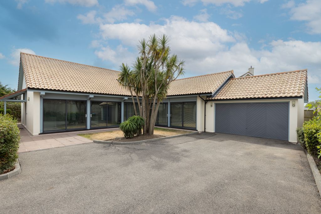 Property photo 1 of 20