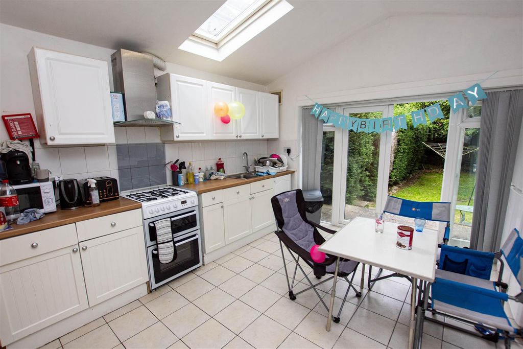 Property photo 3 of 12 Approach