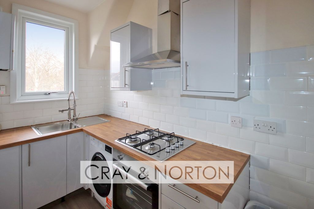 Property photo 1 of 6 Photo 4