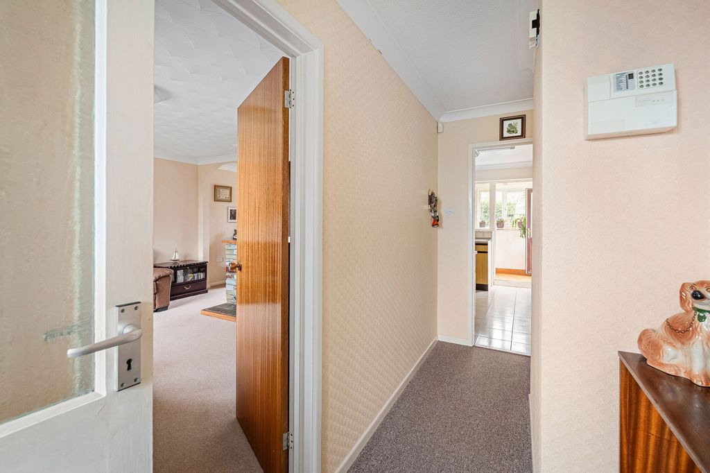 Property photo 2 of 27