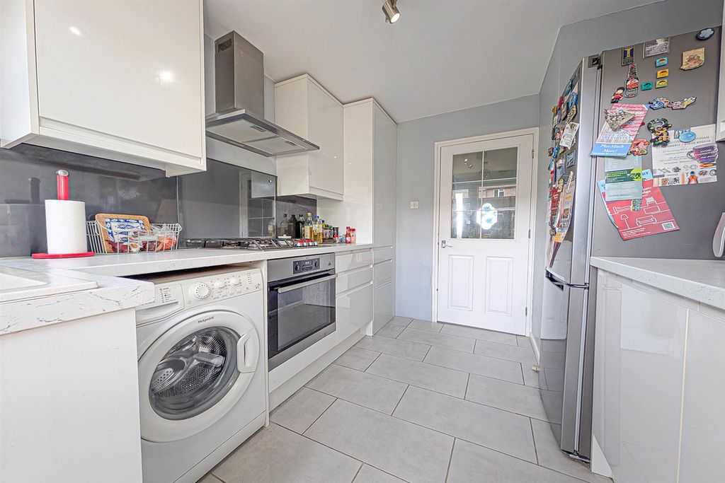 Property photo 3 of 10 Kit 3.Jpg