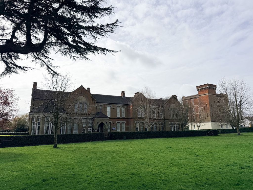 Property photo 3 of 20