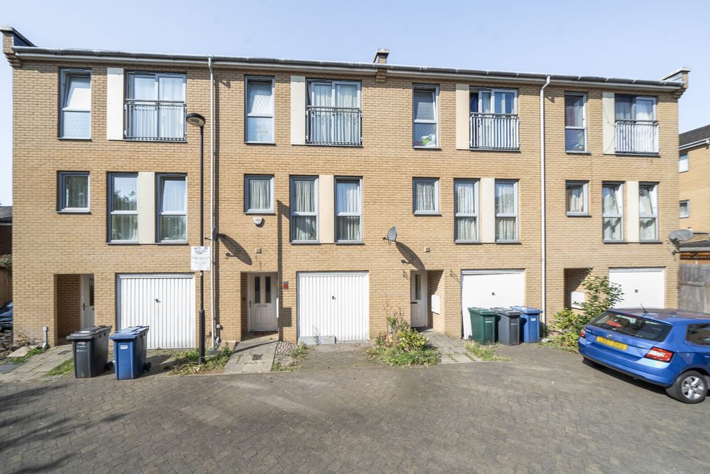 Property photo 1 of 19 1335932-19-6899Bf...