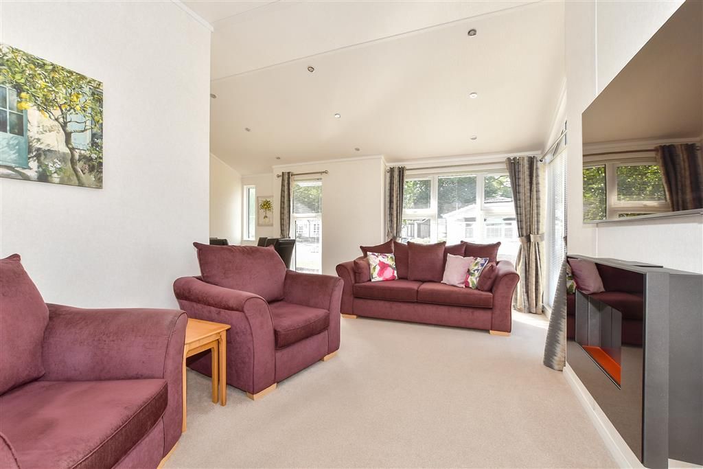 Property photo 3 of 11 Lounge/Dining Room