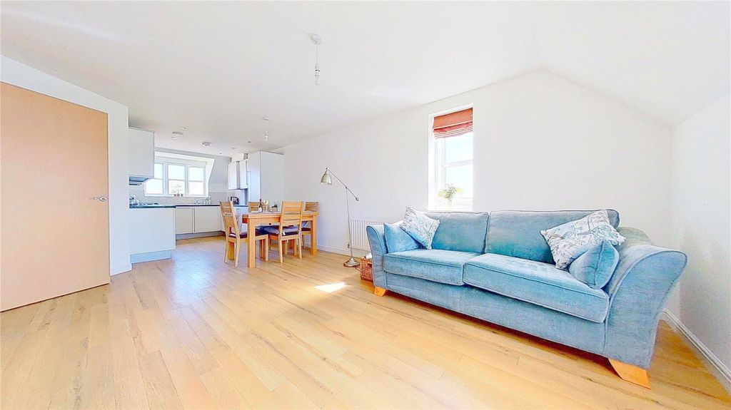 Property photo 2 of 15 Picture No. 21