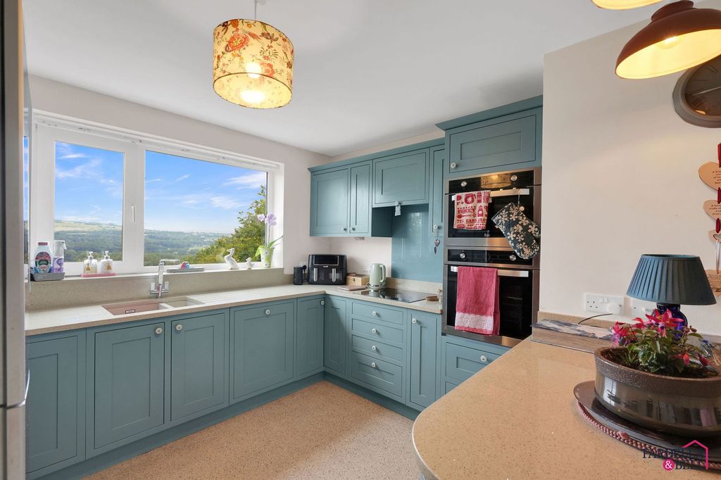 Property photo 3 of 27