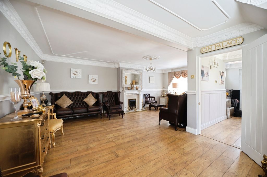 Property photo 3 of 20 9