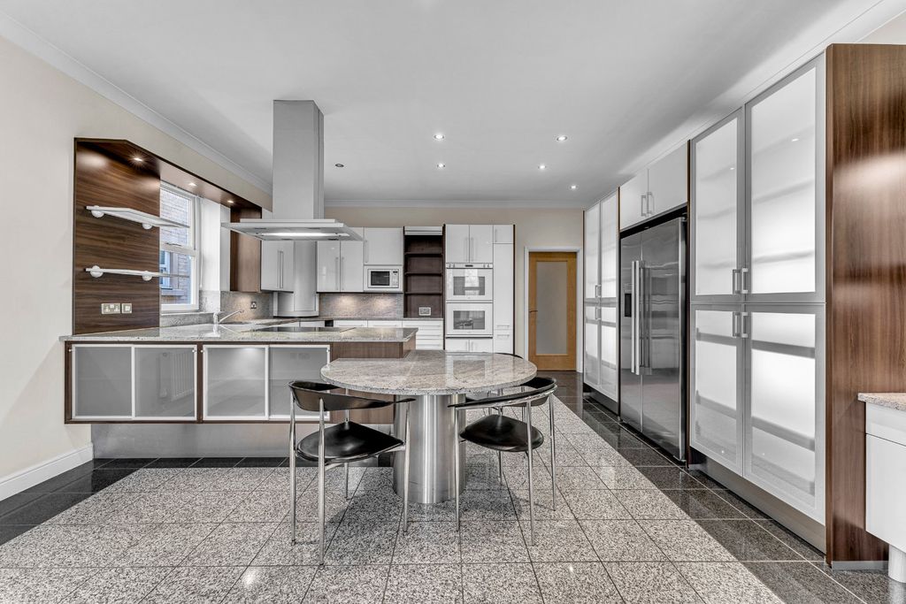 Property photo 2 of 22 Picture No. 18