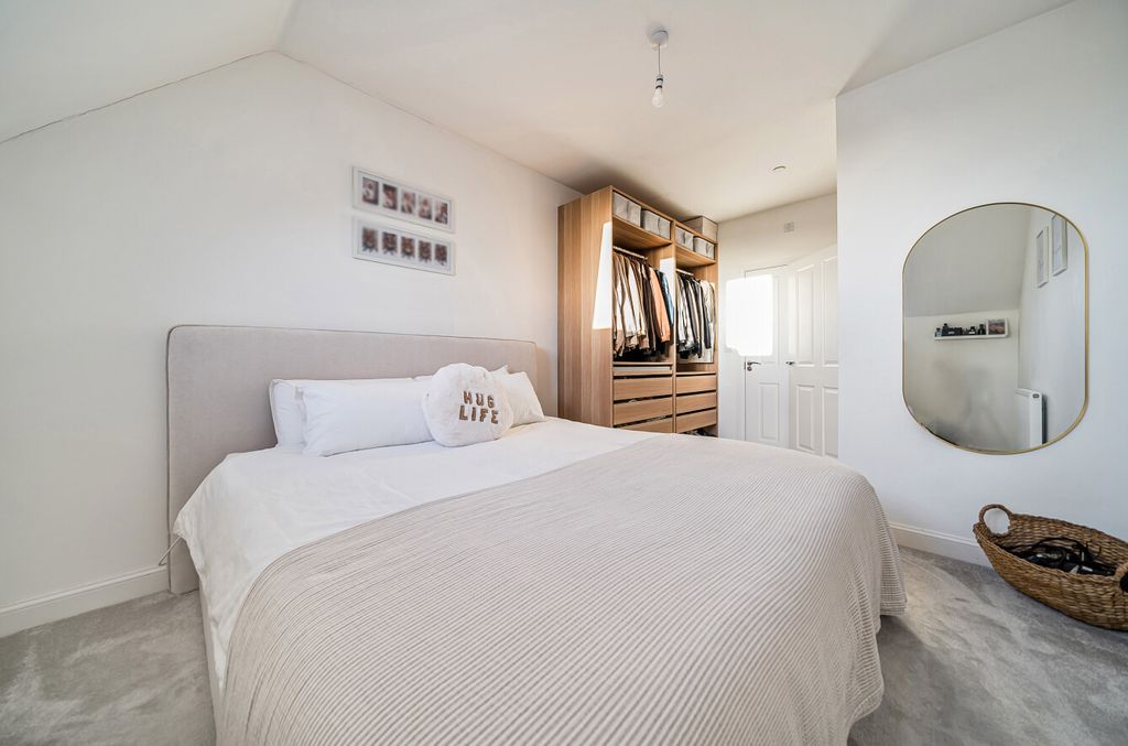 Property photo 3 of 8 1382385-1-691B444...