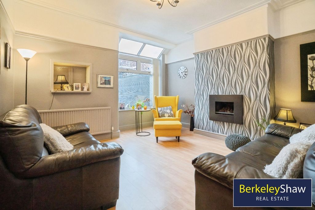 Property photo 2 of 24 Sitting Room