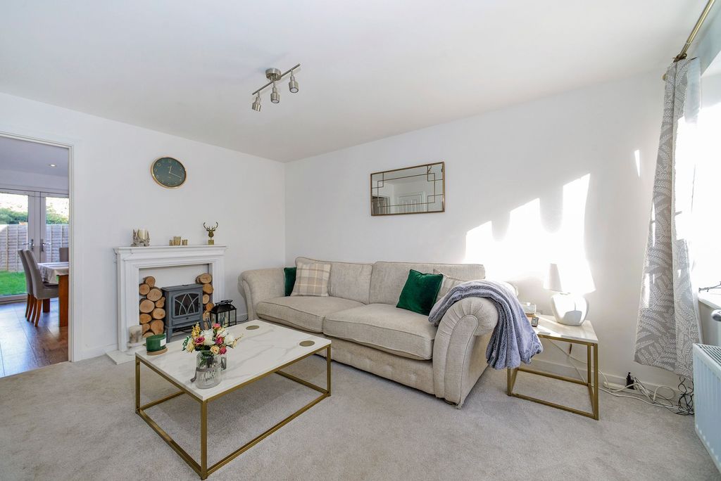 Property photo 3 of 11 Photo 2