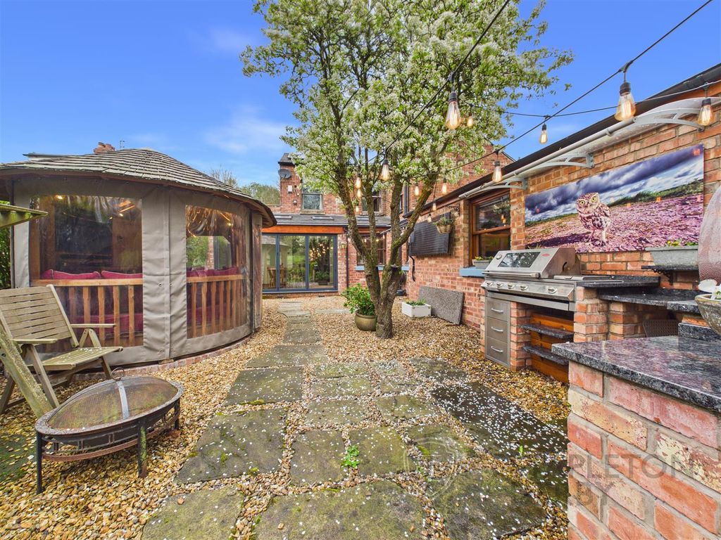 Property photo 1 of 42 Cam04709G0-Pr0371-Still013.Jpg