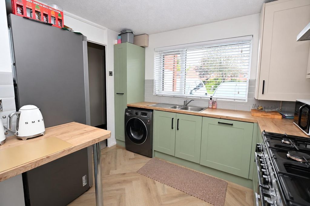 Property photo 3 of 15 Kitchen