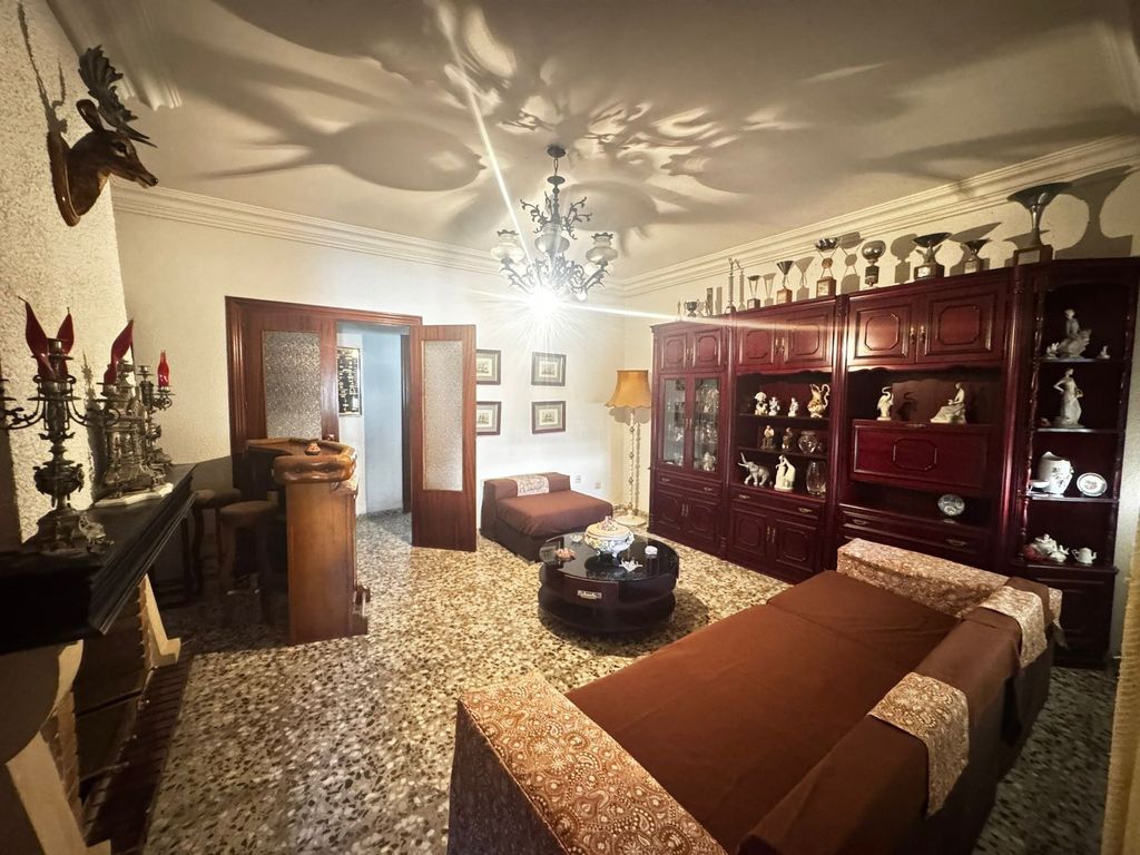 Property photo 2 of 33