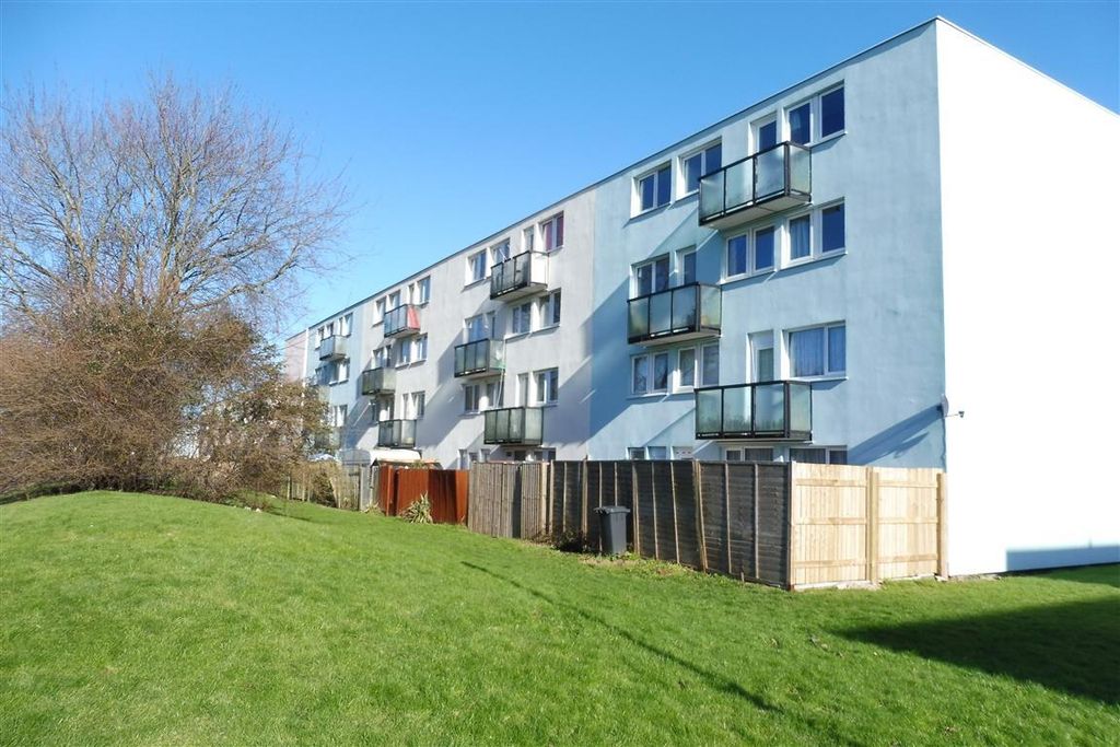 Property photo 1 of 9 Front