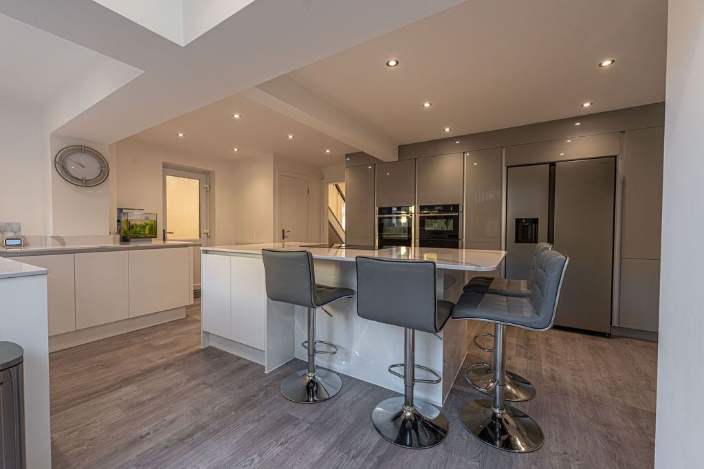 Property photo 3 of 30