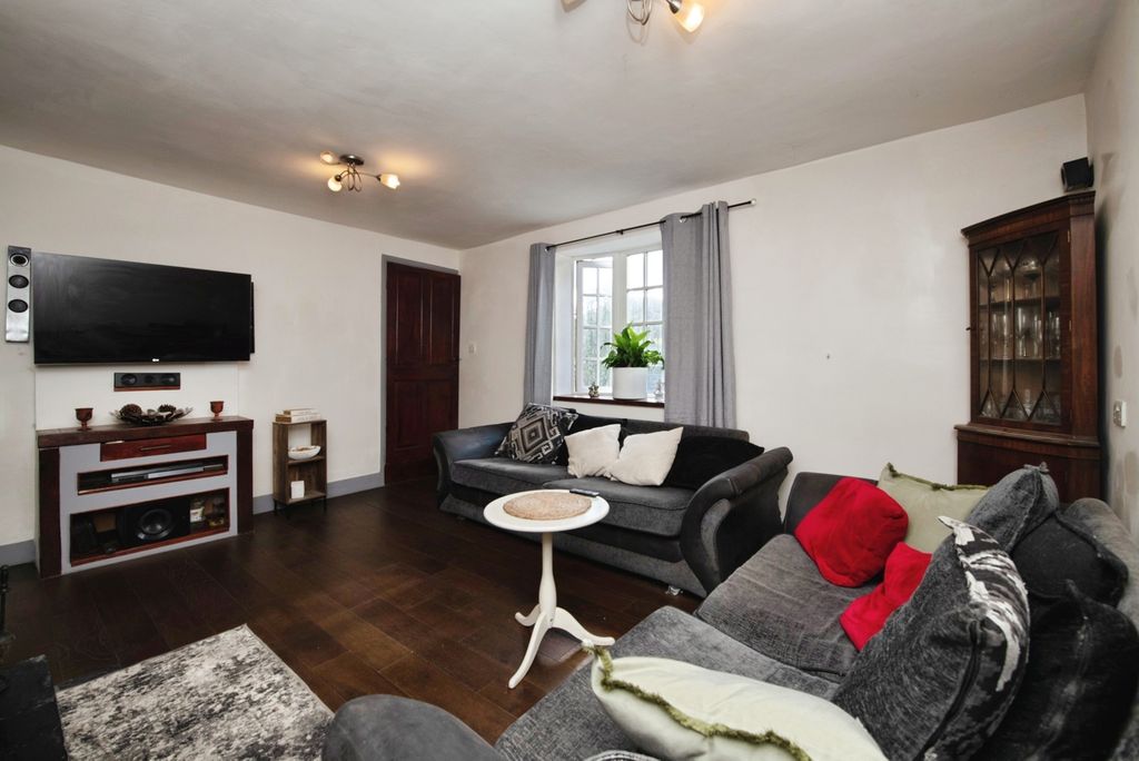 Property photo 3 of 27 Pbox-Img.Jpg