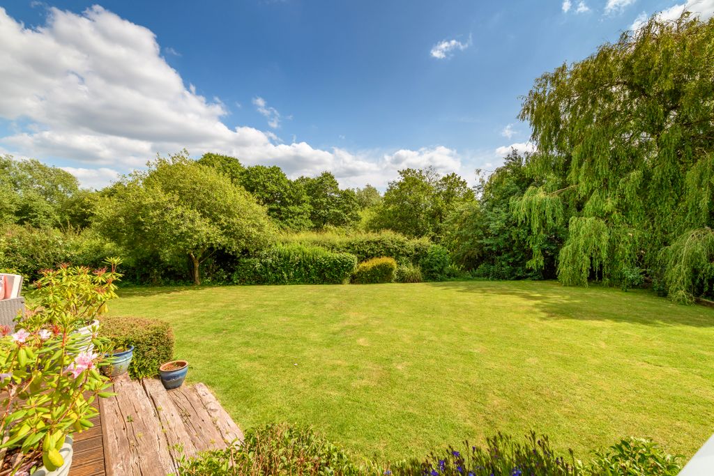 Property photo 3 of 24 Garden