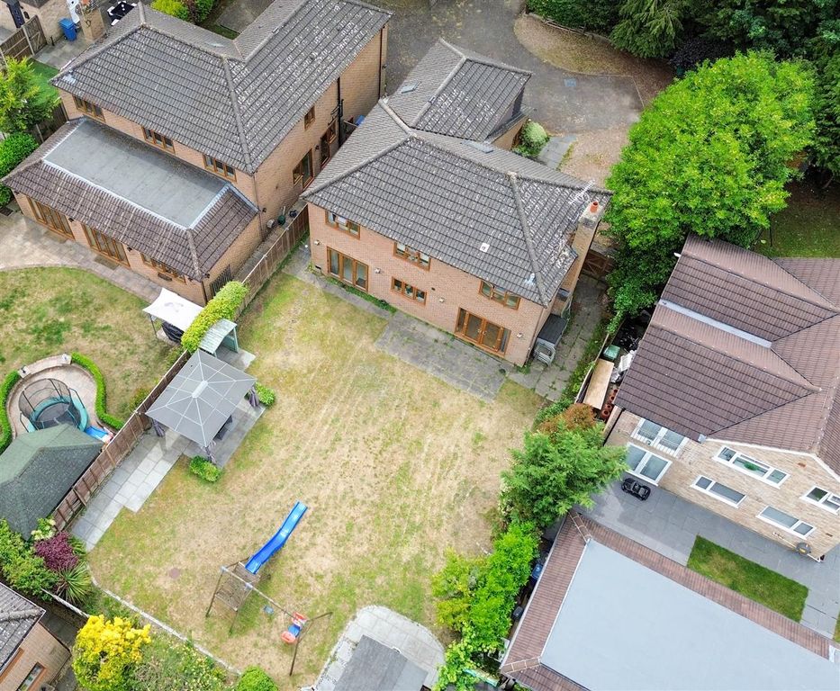 Property photo 2 of 27 Rear Garden
