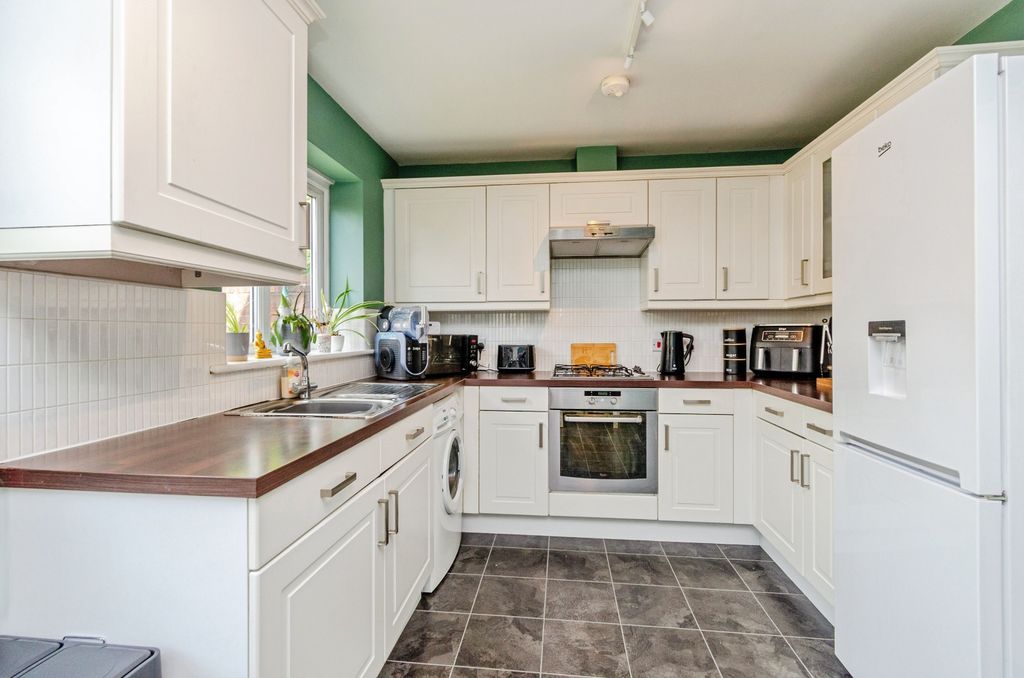 Property photo 3 of 18 Kitchen/Diner