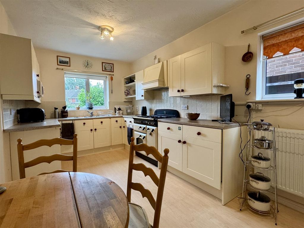 Property photo 2 of 28 Kitchen Breakfast Room