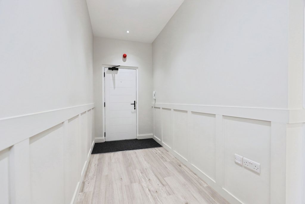 Property photo 2 of 20 Pbox-Img.Jpg