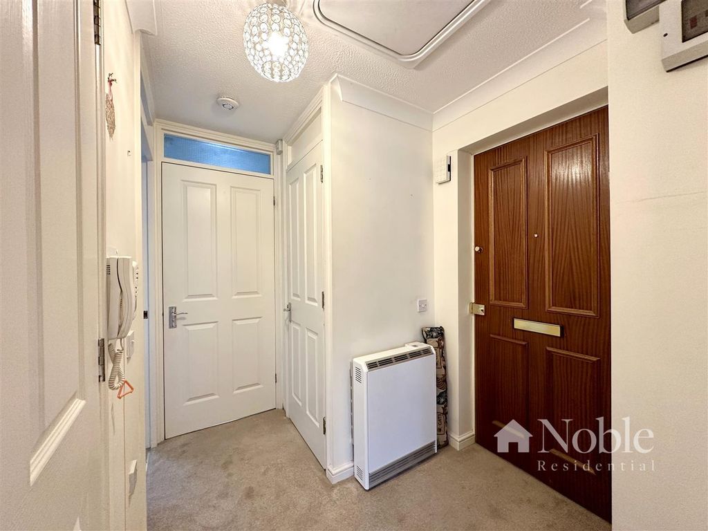 Property photo 2 of 10 Entrance Hall