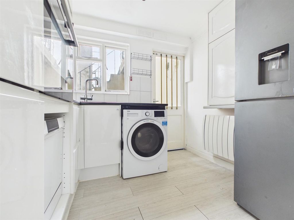 Property photo 3 of 5 Cam04311G0-Pr0110-Still003.Jpg