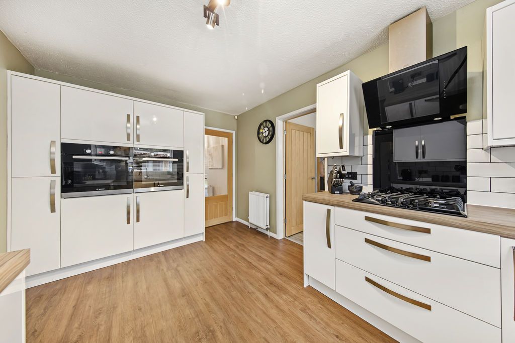 Property photo 3 of 39 Kitchen