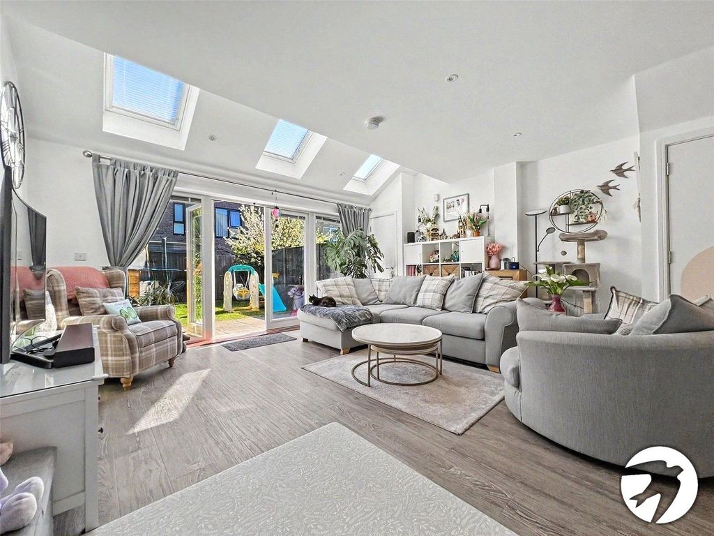 Property photo 2 of 14 Lounge