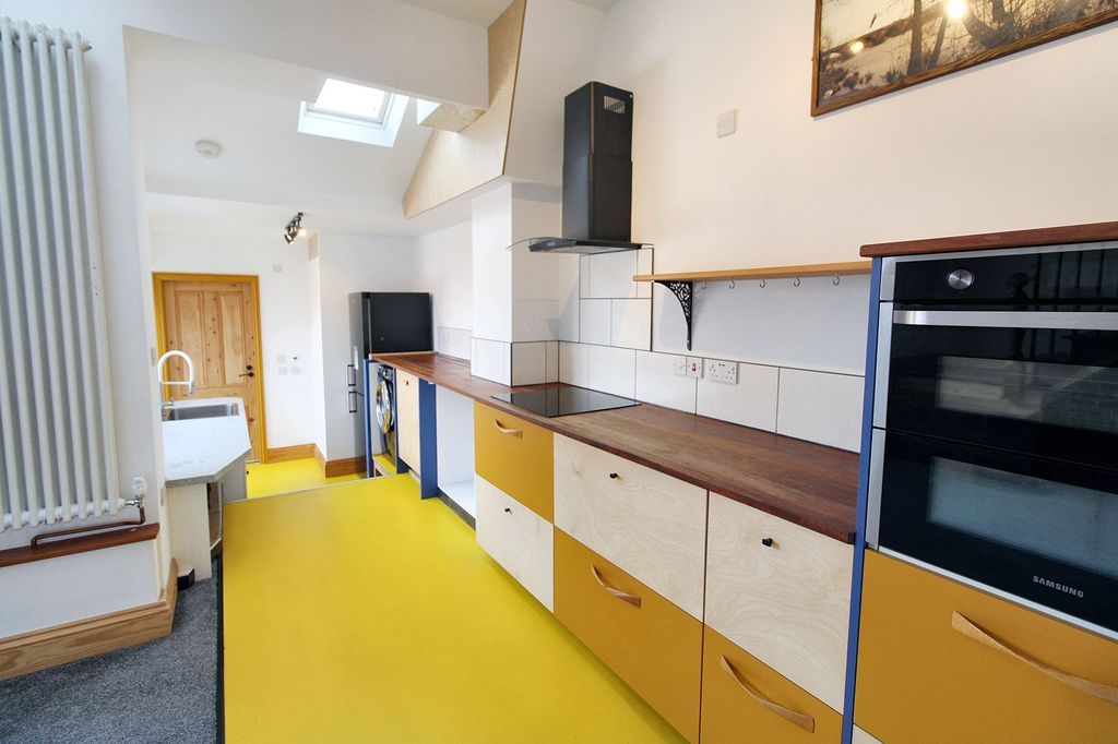 Property photo 3 of 11