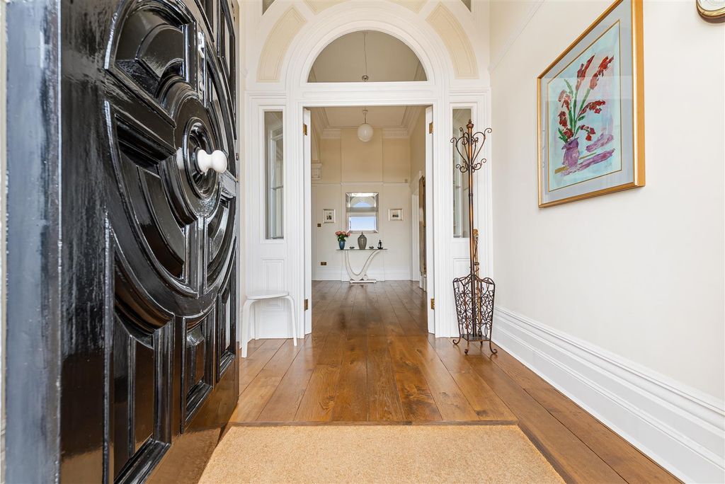 Property photo 2 of 16 Entrance