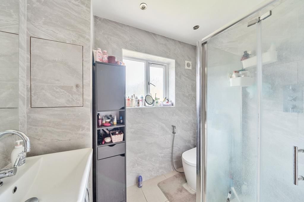 Property photo 3 of 10 Bathroom