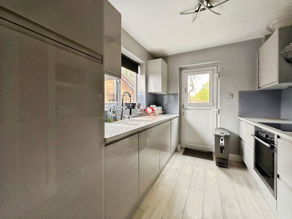 Property photo 3 of 16 Kitchen