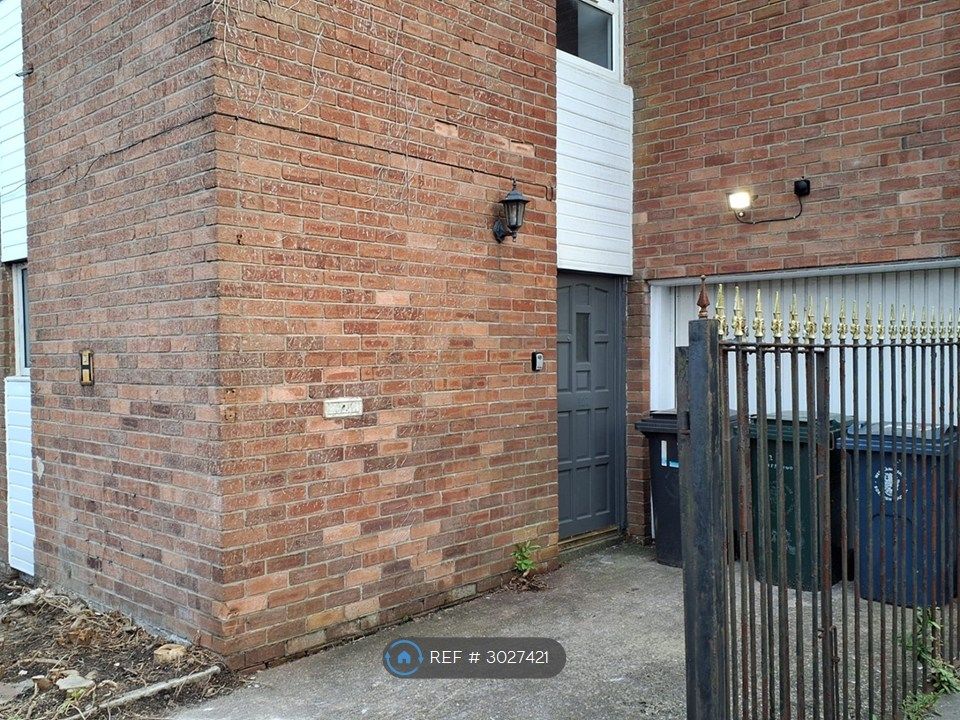 Property photo 2 of 33