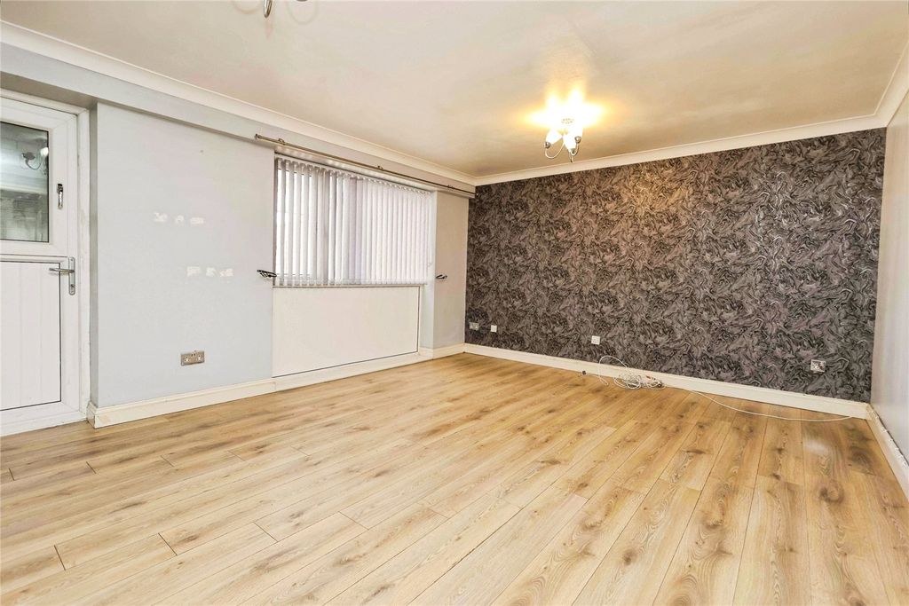 Property photo 2 of 14 Picture No. 31