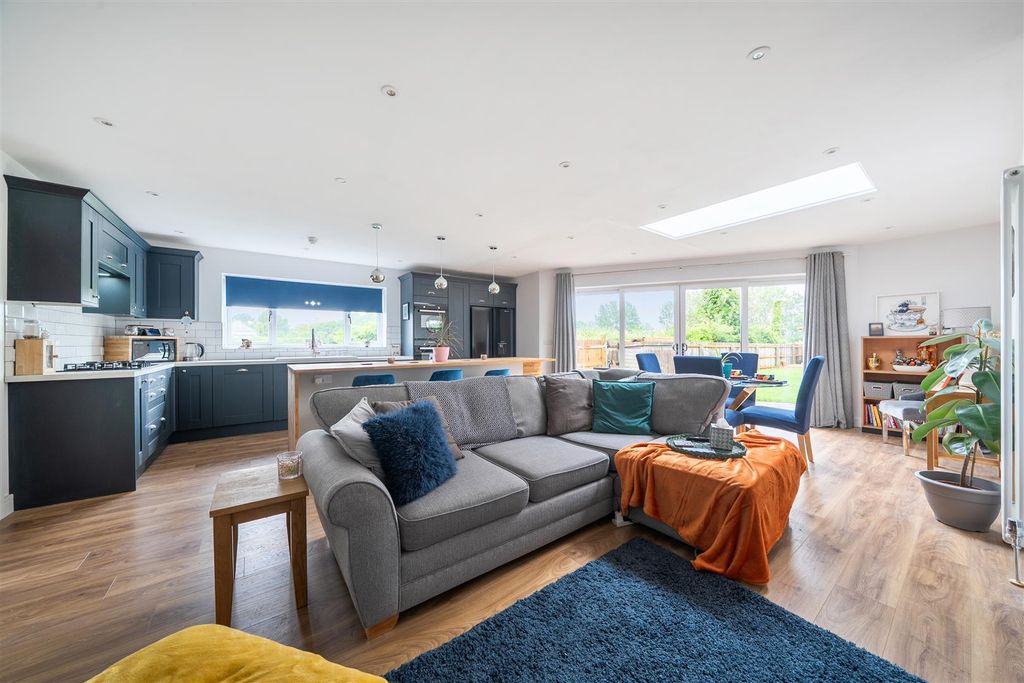 Property photo 2 of 30 1470565-25-6A2Aeeeb68Fe0.Jpg