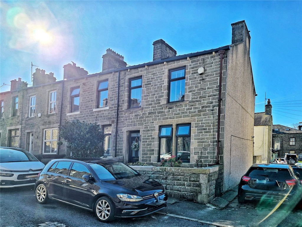 Property photo 1 of 19 Period End Terrace