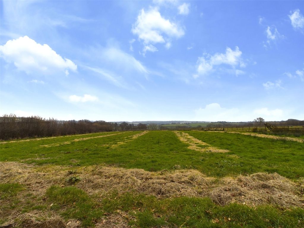 Property photo 1 of 8 Feild