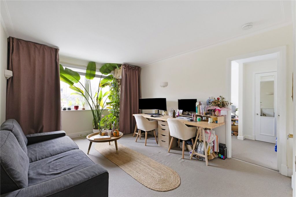 Property photo 2 of 11 Reception