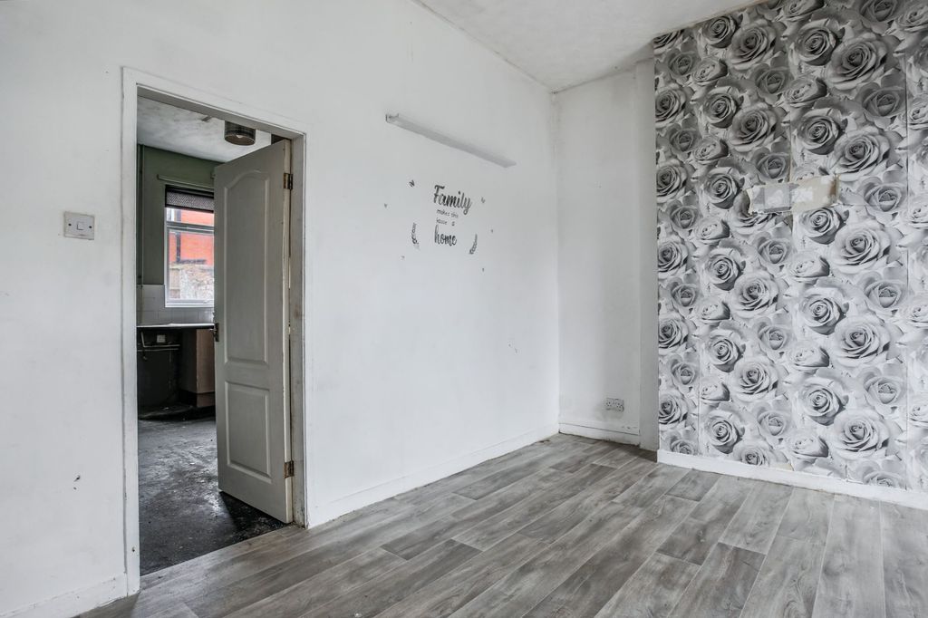 Property photo 3 of 19 19 St. Annes Street, Preston, Lancashire, Pr1 6Ds