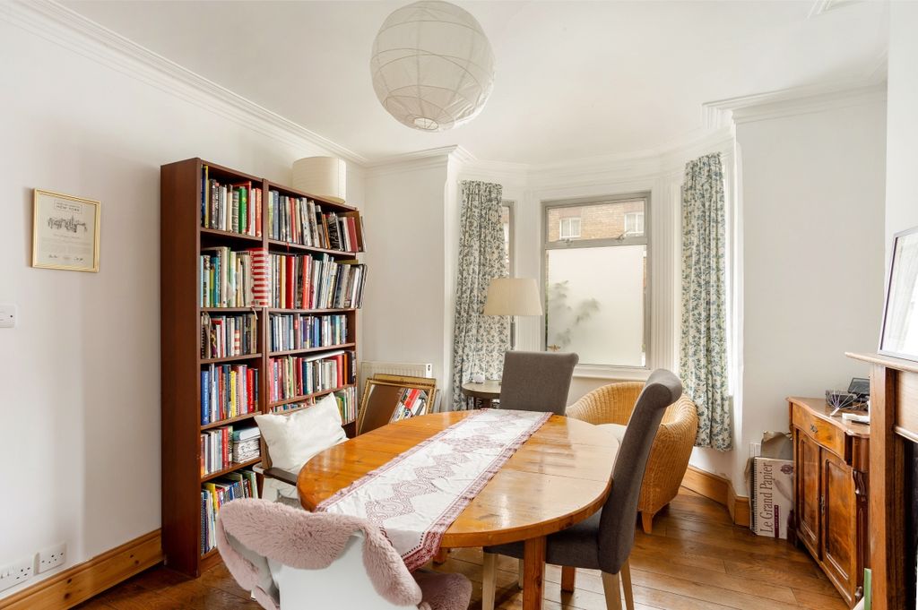Property photo 3 of 11 33 Chilswell Road...