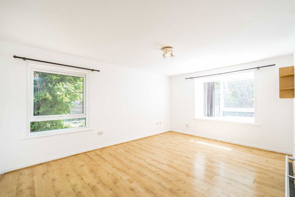 Property photo 2 of 3