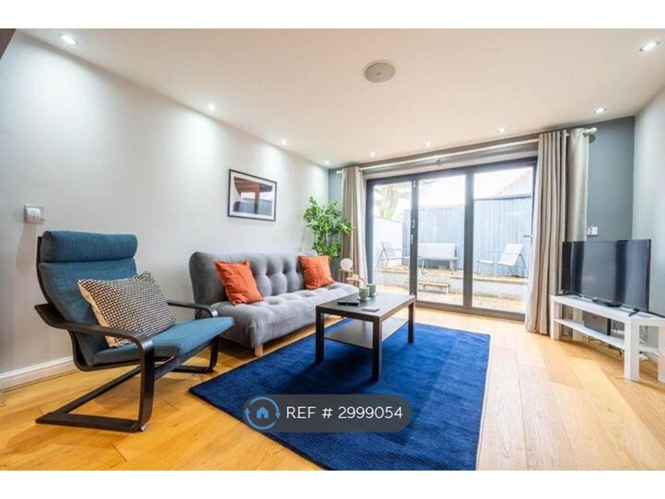 Property photo 1 of 19 Living Room