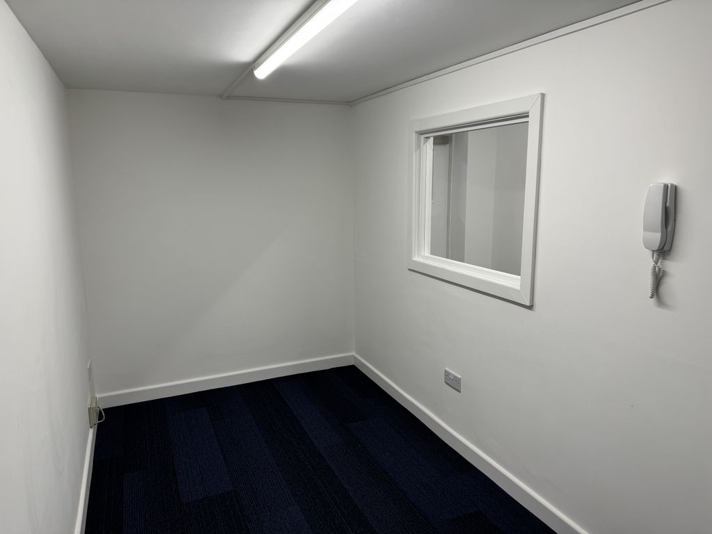 Property photo 3 of 10 75 Sqft Office